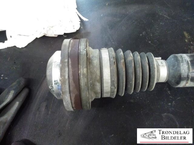 Drivaksel høyre foran til VW Golf V, Combi 2003-2008 (1K0 407 272 KJ|1K0 407 272 JR|1K0 407 272 PK|1K0 407 272 RD|1K0 407 272 RL|1K0 407 272 RP|1K0 407 272 SB|1K0 407 272 TK|1K0 407 454 NX|1K0 407 762 AX|1K0 407 764 FX|1K0 407 764 MX|2K0 407 272 K|2K0 407 452 X|)