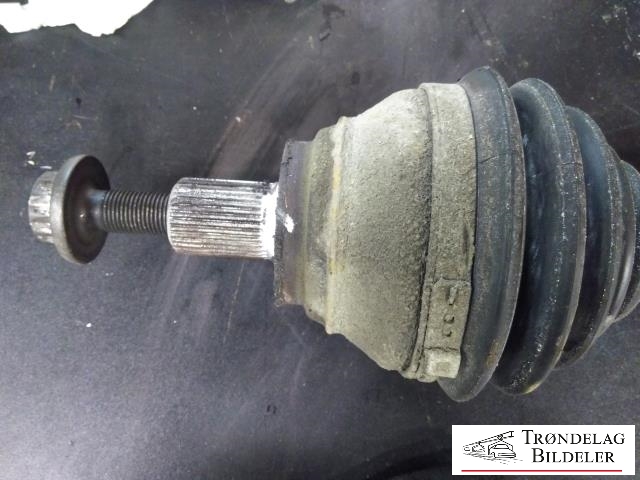Drivaksel høyre foran til VW Golf V, Combi 2003-2008 (1K0 407 272 KJ|1K0 407 272 JR|1K0 407 272 PK|1K0 407 272 RD|1K0 407 272 RL|1K0 407 272 RP|1K0 407 272 SB|1K0 407 272 TK|1K0 407 454 NX|1K0 407 762 AX|1K0 407 764 FX|1K0 407 764 MX|2K0 407 272 K|2K0 407 452 X|)