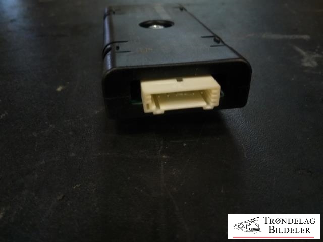 Antenne forsterker til BMW 5-Serie 2010-2017 (F10/F11) (F10/F11) (BMW|6520 9199865 03|108196-10|)