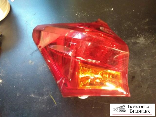 Baklykt venstre ytre til Toyota Auris, 2013-2015 (Type II, Fase 1) (81561-02730)