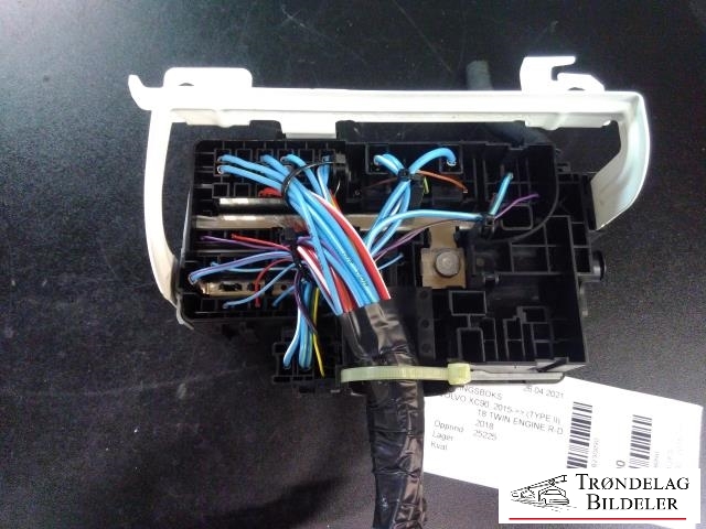 Sikringsboks til Volvo XC90 2015-2025 (Type II)  (VOLVO|31384034|0475779|)