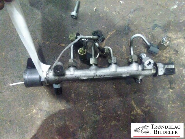 Dyseskinne (fuelrail) til VW Tiguan 2016-2020 (Type II, Fase 1)  (04L089G|0807168|)