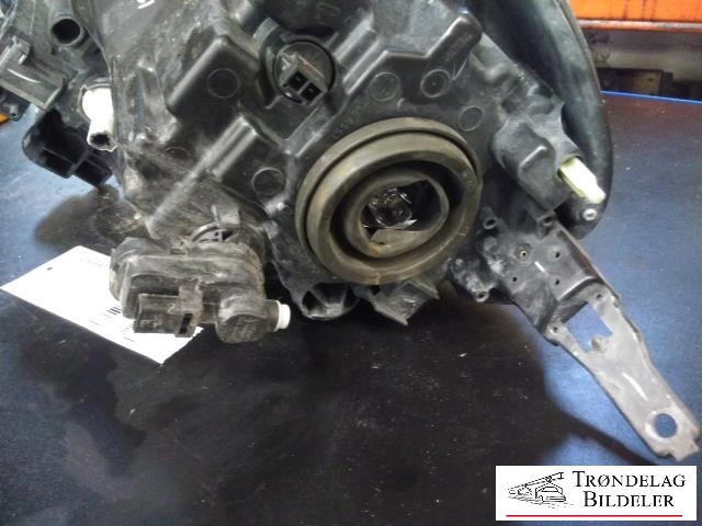 Frontlykt venstre halogen til Nissan Micra 2011-2017 (K13) (K13) (NISSAN|260601HB0A|260601HB0B|20C578052B)