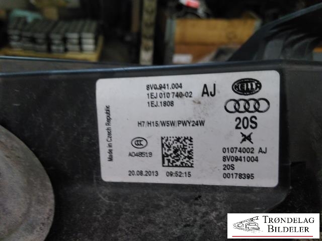 Frontlykt høyre halogen til Audi A3 2012-2016 (Type III, Fase 1)  (HELLA|8V0 941 004|8V0 941 004 K|)