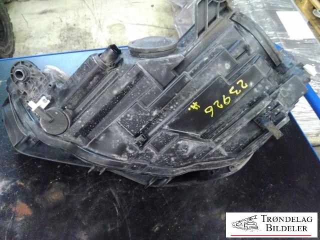 Frontlykt høyre halogen til Audi A3 2012-2016 (Type III, Fase 1)  (HELLA|8V0 941 004|8V0 941 004 K|)