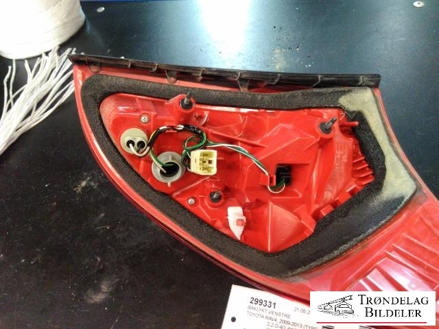 Baklykt venstre til Toyota RAV4 2009-2013 (Type III, Fase 2)  (81561-42120|)