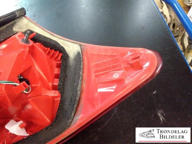 Baklykt venstre til Toyota RAV4 2009-2013 (Type III, Fase 2)  (81561-42120|)