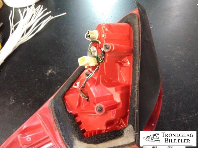 Baklykt venstre til Toyota RAV4 2009-2013 (Type III, Fase 2)  (81561-42120|)