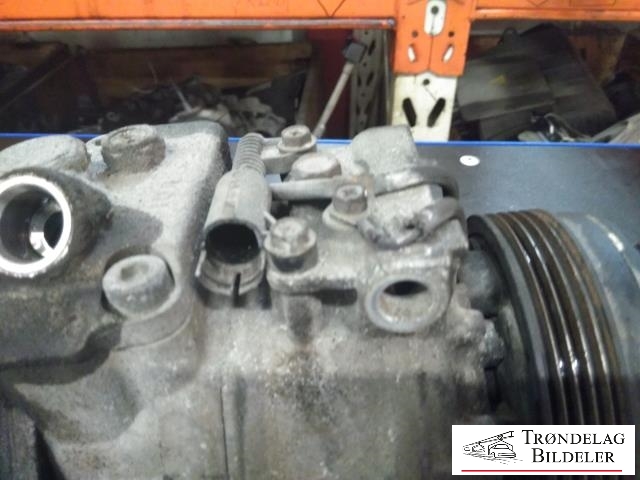 Aircondition kompressor til BMW 5-Serie 1996-2003 (E39) (E39) (DENSO|64 52 6 910 459|7703040181|7SBU16C|89034|34336871455|6452.6.904.014|6452.6.904.015|6452.6.904.018|6452.6.910.458|6452.6.910.459|6452.6.910.460|6452.6.911.340|6452.6.911.341|6452.6.911.342|6452.6.914.370)
