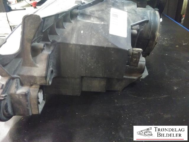 Frontlykt høyre halogen til Peugeot 3008 2009-2016 (Type I)  (6206 N9|)