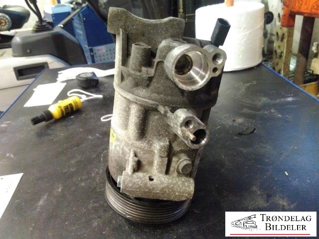 Aircondition kompressor til Škoda Octavia 2013-2016 (Type III, Fase 1)  (VW AG|890607|5Q0 816 803 D|5Q0816803|5Q0816803B|5Q0816803C|5Q0816803D|5Q0816803H|5Q0816803J|5Q0816803Q|5Q0820803P|5Q0 820 803 Q)
