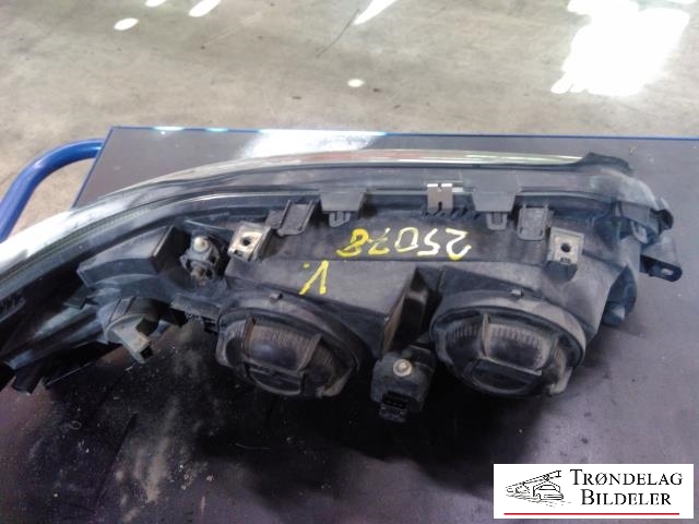 Frontlykt venstre halogen til Volvo XC70 2001-2004 (Type I, Fase 1)  (VOLVO|8659606|8693567|89006822|8662919|89006878|8693547|89007897|8620686|89004805|89007907|)
