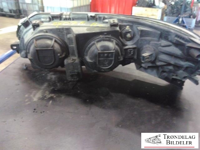 Frontlykt høyre halogen til Volvo XC70 2001-2004 (Type I, Fase 1)  (VOLVO|89006894|)