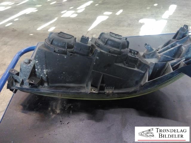 Frontlykt høyre halogen til Volvo XC70 2001-2004 (Type I, Fase 1)  (VOLVO|89006894|)