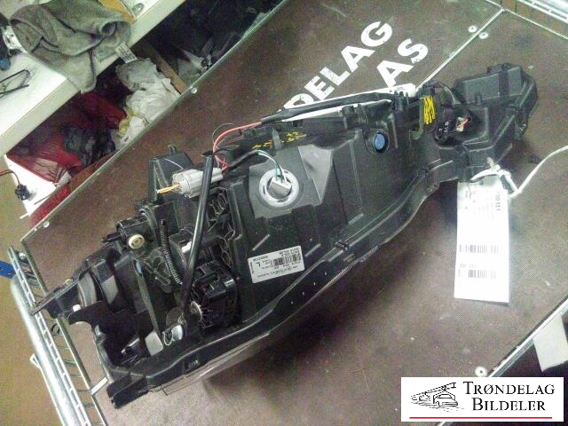 Frontlykt høyre halogen til Nissan Leaf 2011-2017 (Type I)  (VALEO|26010-3NL0B|)