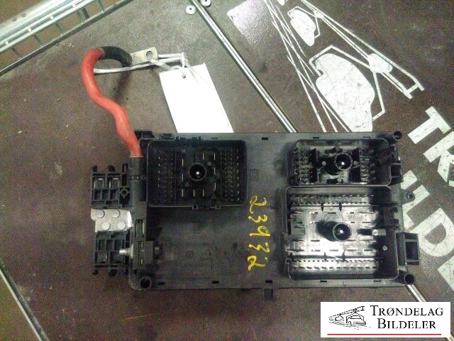 Sikringsboks motorrom til Opel Insignia A 2009-2014 (13275882-06|060957-323-09|)