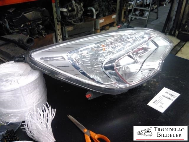 Frontlykt høyre halogen til Opel Meriva B 2010-2017  (13253630|VP9PMX-13005-AD|)