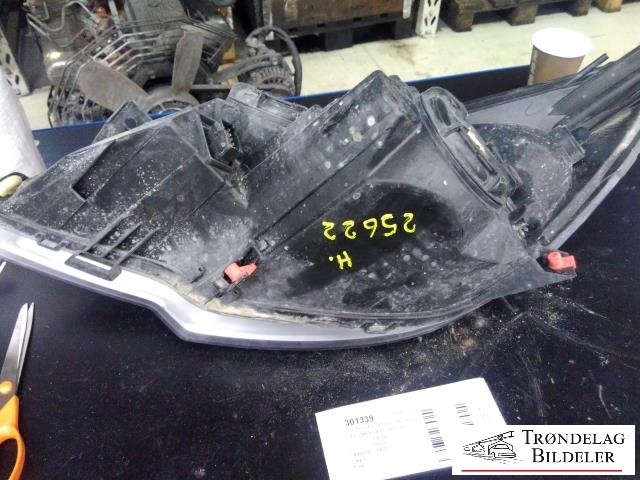 Frontlykt høyre halogen til Opel Meriva B 2010-2017  (13253630|VP9PMX-13005-AD|)