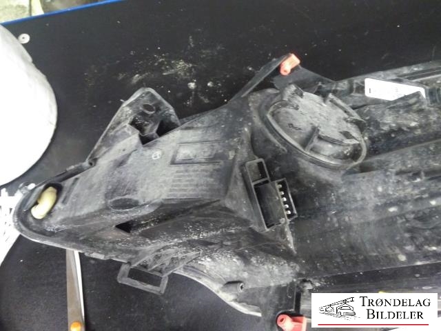 Frontlykt høyre halogen til Opel Meriva B 2010-2017  (13253630|VP9PMX-13005-AD|)