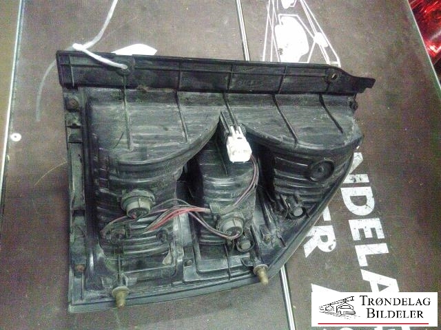 Baklykt venstre til Mitsubishi Pajero 2000-2006 (Type III)  (MR548055|)