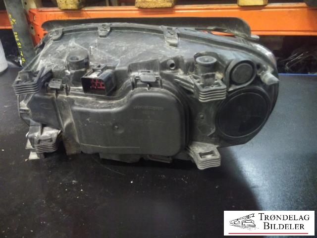 Frontlykt høyre halogen til Volvo V70 2007-2013 (Type III, Fase 1) (VALEO|31214352|)