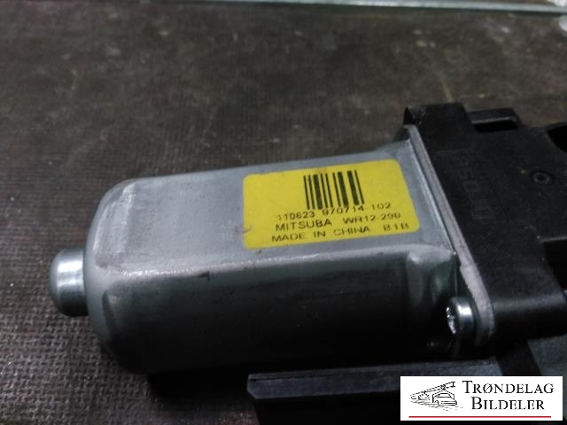 Ruteheis, kun motor, høyre foran til Volvo XC70 2008-2013 (Type II, Fase 1)  (MITSUBA|110623|970714-102|)