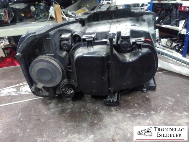 Frontlykt venstre halogen til Land Rover Freelander 2007-2014 (Type II)  (LR001575|LR001573|)