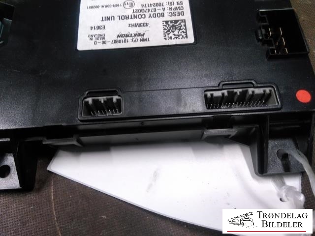 Styreenhet comfort (BCM) til Tesla Model S 2013-2016 (Fase 1) (PEKTRON|1010907-00-D|A-0747G02T|70024174)