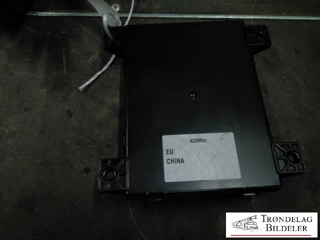 Styreenhet comfort (BCM) til Tesla Model S 2013-2016 (Fase 1) (PEKTRON|1010907-00-D|A-0747G02T|70024174)