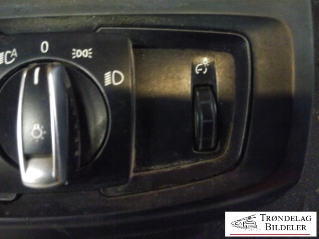 Bryter lys til BMW X5 2013-2018 (F15) (F15) (BMW|9311727 04|3473.0502-02|)
