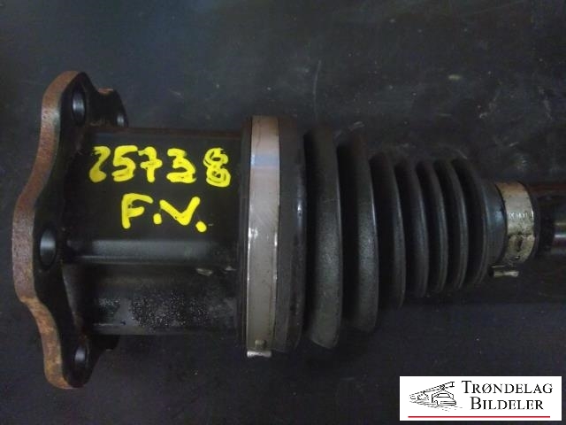 Drivaksel venstre foran, bensin/automat til Audi A4 2015-2019 (Type V, Fase 1) (B9) (B9) (VW AG|8W0 407 271 E|)