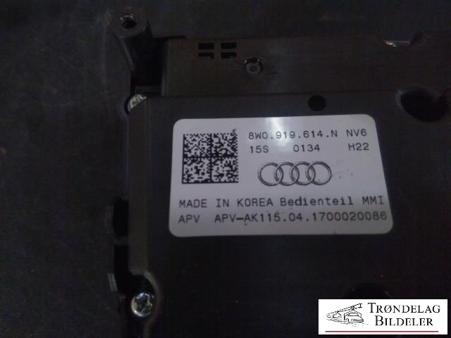 Bilstereo navigasjon betjeningspanel til Audi A4 2015-2019 (Type V, Fase 1) (B9) (B9) (8W0 919 614 N|)