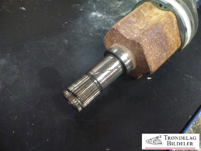 Drivaksel venstre foran, diesel/manuell til Volvo V40 2012-2019 (VOLVO|P31325960|T150418|)