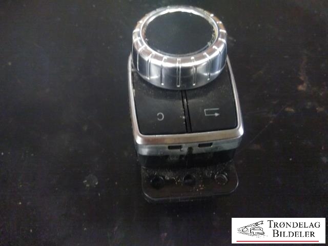 Bilstereo betjeningspanel til Mercedes CLA 2013-2019 (C117) (C117) (A 246 900 13 09|A 246 901 33 02|A 212 902 06 07)