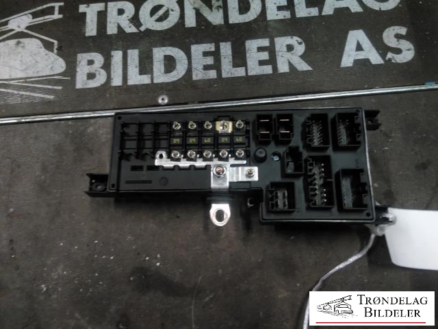 Sikringsboks motorrom til Volvo XC70, 2001-2004 (Type I, Fase 1)  (8678449-DLEP2X)