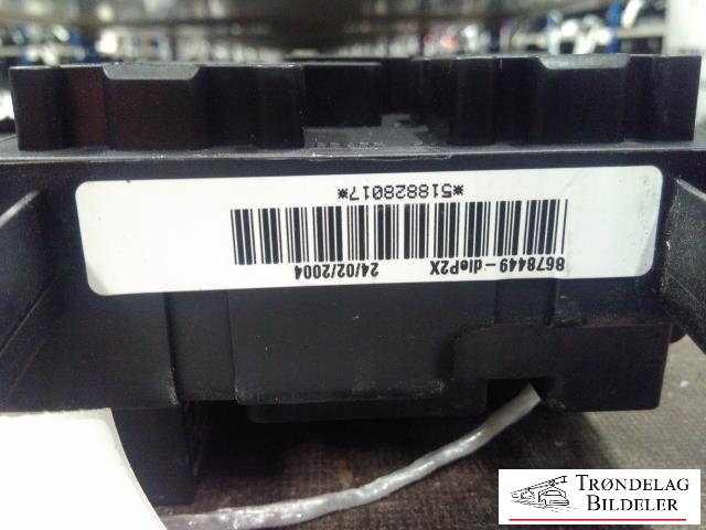 Sikringsboks motorrom til Volvo XC70 2001-2004 (Type I, Fase 1) (8678449-DLEP2X|)