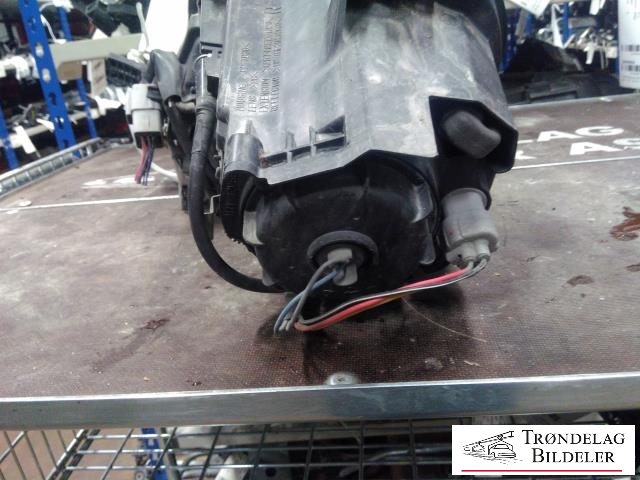 Frontlykt høyre halogen til Peugeot iOn 2011-2020  (6206W9|)