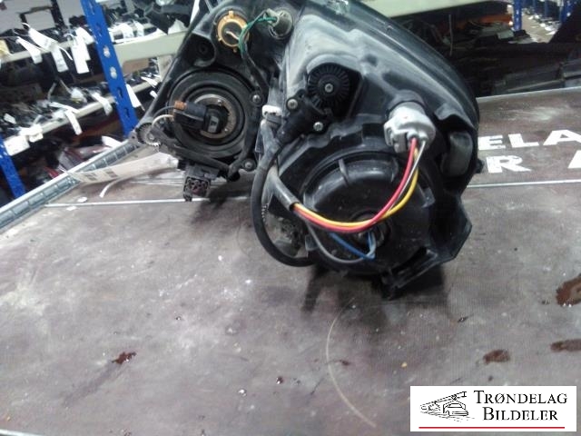 Frontlykt venstre halogen til Peugeot iOn 2011-2020  (6208 W9|)