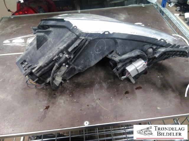 Frontlykt venstre halogen til Peugeot iOn 2011-2020  (6208 W9|)