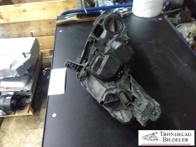 Frontlykt høyre halogen til Ford C-Max 2010-2015 (Type II, Fase 1)  (VALEO|89502244|)