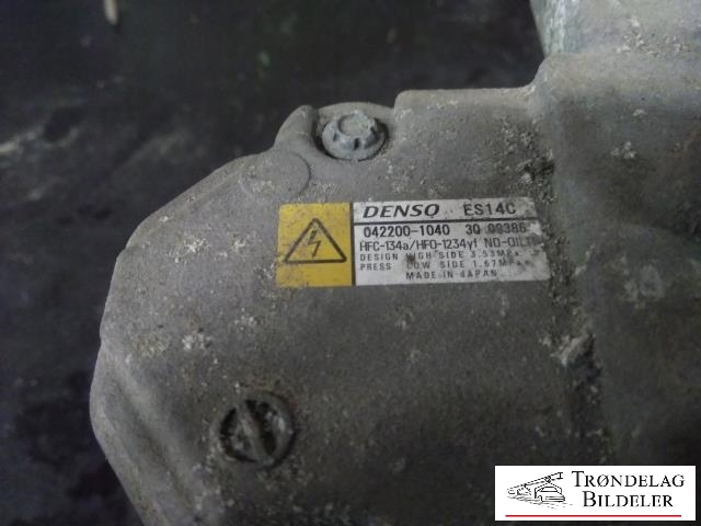 Aircondition kompressor hybrid til Toyota Yaris 2012-2014 (Type III, Fase 1) (DENSO|042200-1040|)