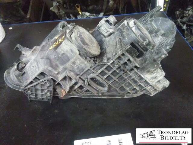Frontlykt høyre halogen til Nissan Qashqai 2010-2014 (Type I, Fase 2) (HELLA|26010BR00A|1EL 010 335-06|)