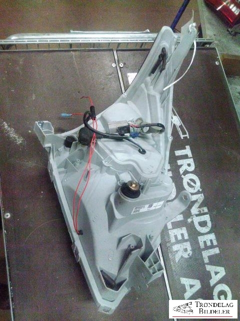 Frontlykt venstre halogen til Toyota Land Cruiser 120 2002-2009  (811706A060|811706A061|)
