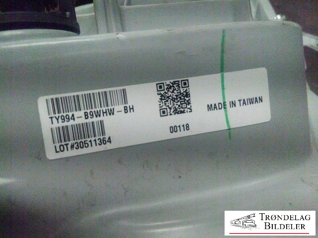 Frontlykt venstre halogen til Toyota Land Cruiser 120 2002-2009  (811706A060|811706A061|)