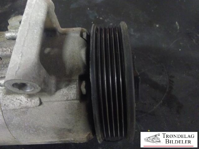 Aircondition kompressor til VW Caddy 2010-2015 (Type III, Fase 2) (5Q0820803F|5Q0820803K|890632|5Q0820803D|5Q0820803J|5Q0820803G|1K0820803A|1K0820803B|1K0 820 859 F|1K0 820 859 S|1K0820803L|1K0820803M|5Q0820803M|1K0820803G|1K0820803J|1K0820803K|1K0820803N|1K0820803P|1K0820803Q|1K0820803S|5K0820803|5K0820803A|5K0820803B|5K0820803C|5K0820803D|5K0820803E|5K0820803F|5K0820803G|5K0820803H|5K0820803J|5K0820803K|5N0820803|890633|5N0820803C|1K0 820 808 B|5N0820803H)