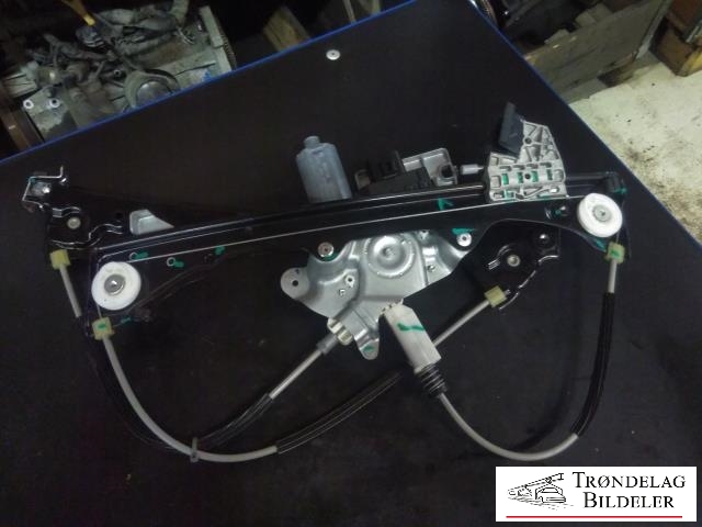 Ruteheis, kun motor, høyre foran til Nissan GT-R 2009-->>  (BROSE|988043-115|0 130 821 581|)