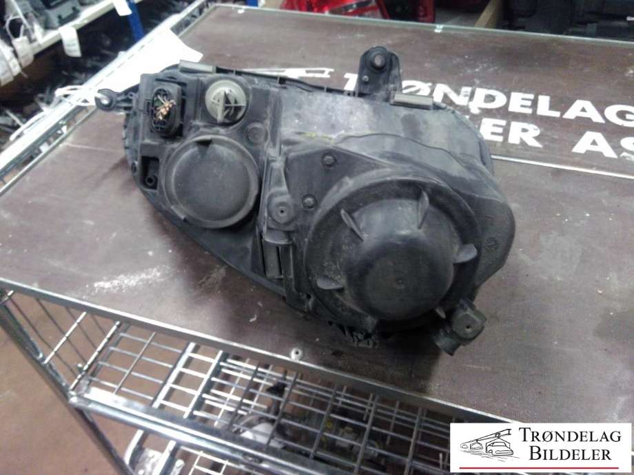 Frontlykt venstre halogen til VW Golf V, Combi 2003-2008  (1K6941005N|1K6941029P|)