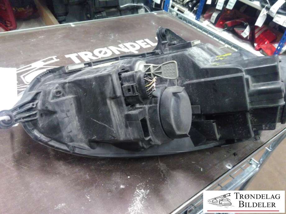 Frontlykt venstre halogen til VW Golf V, Combi 2003-2008  (1K6941005N|1K6941029P|)