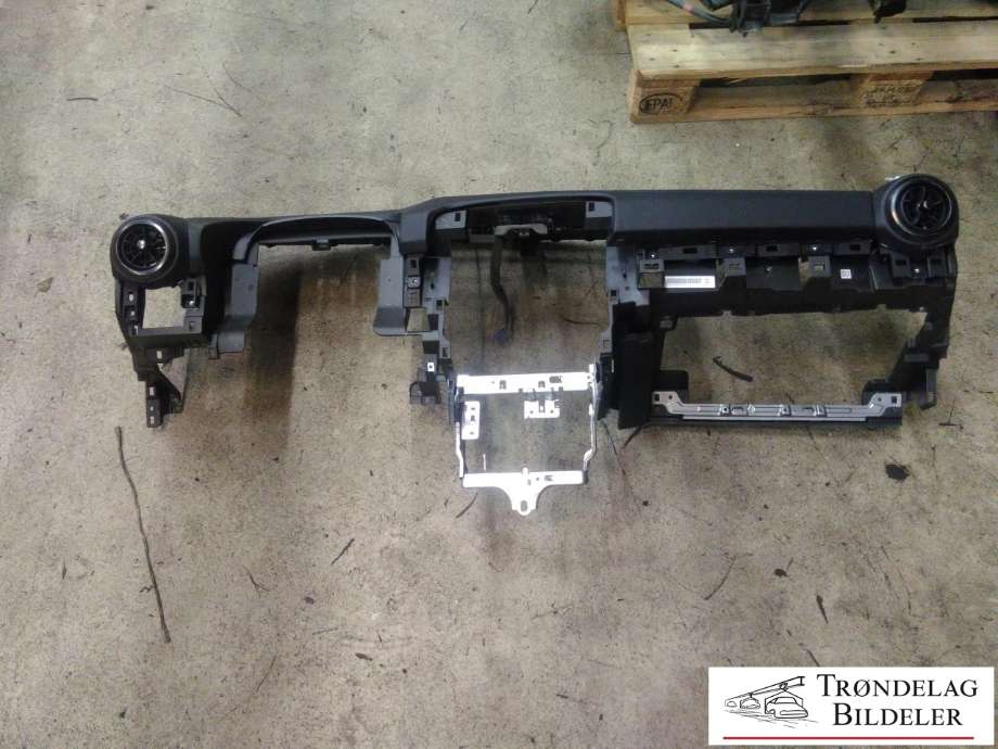 Dashbord til Nissan GT-R, 2009-->>  