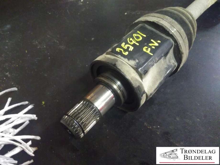 Drivaksel venstre foran, diesel/manuell til BMW X3 2003-2006 (Fase 1) (E83) (E83) 